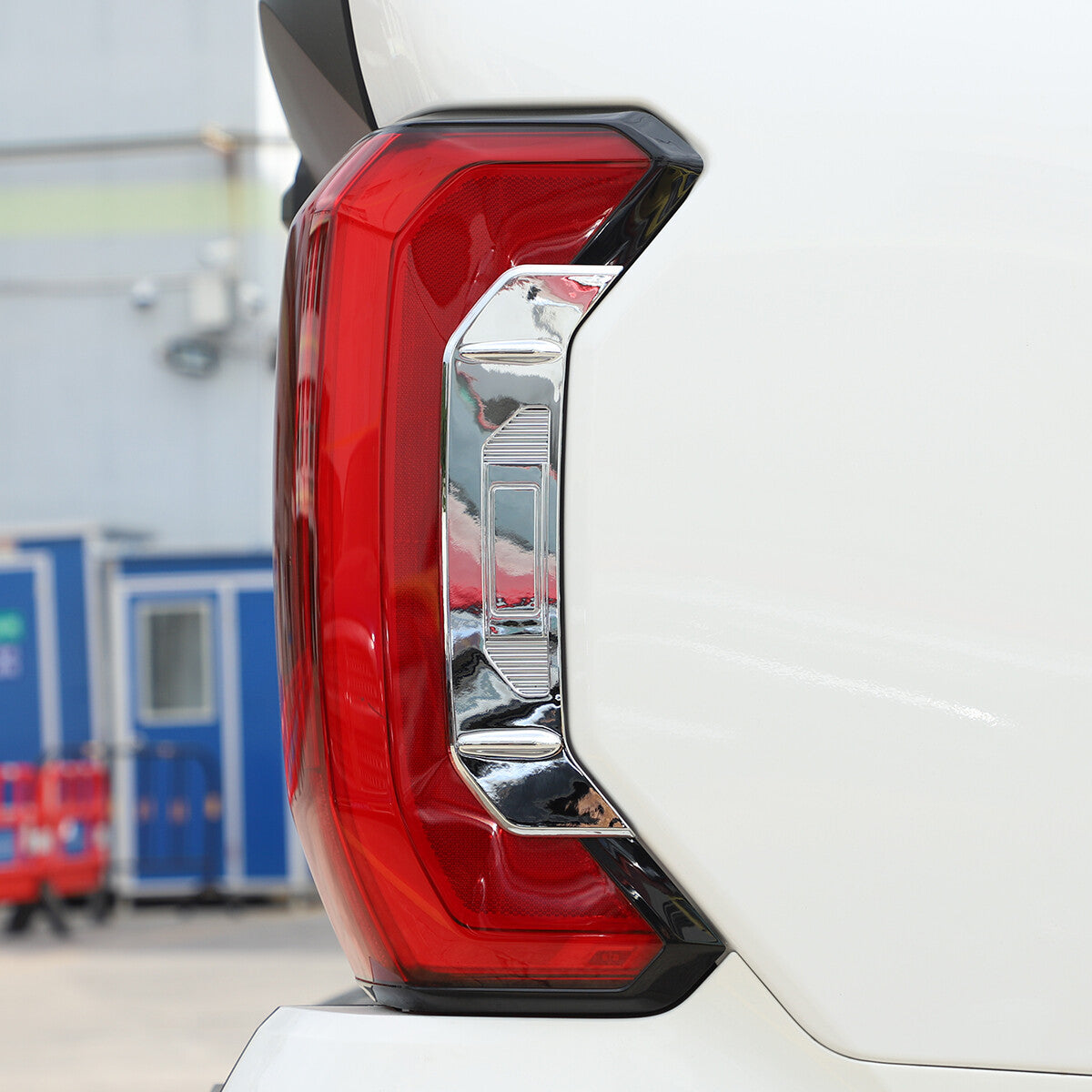 Glossy thin-film taillight side trim cover suitable for Toyota Tenderra 2022 - 23