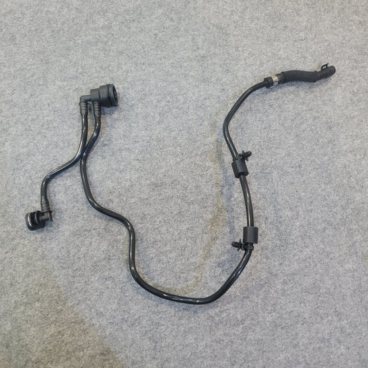 Engine coolant overflow hose suitable for Mercedes W205 C300 15-18 Q