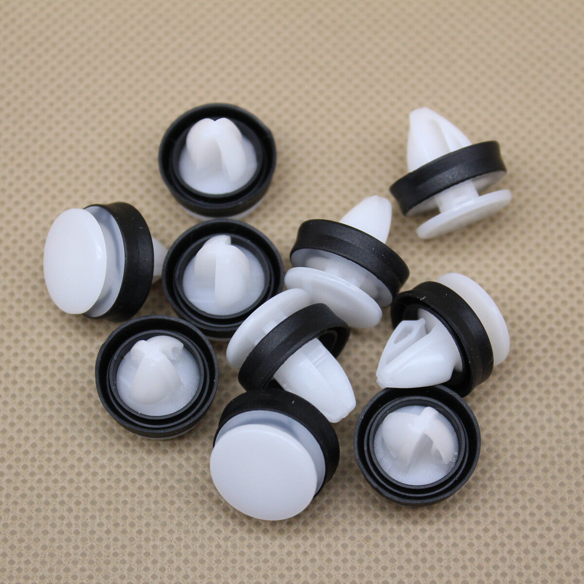 25 Wheel Fender Flare Molding Clip With Sealer for Ford Transit W716507-S300