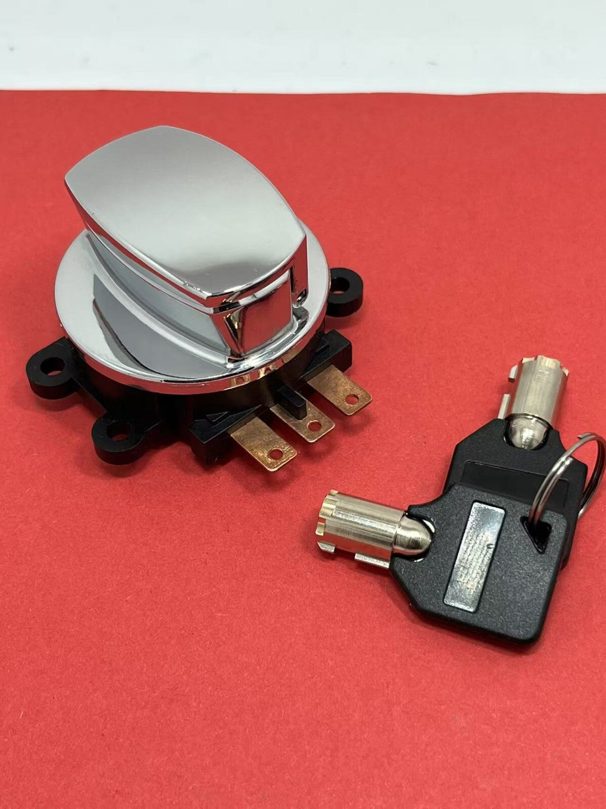 Chrome Ignition Switch w/ Round Key for Harley Softail, Dyna & Road King Q