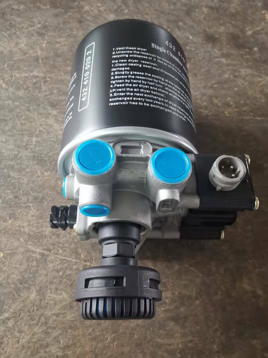 Spare Parts for Volvo Trucks VOE 20884103 Air Dryer Q