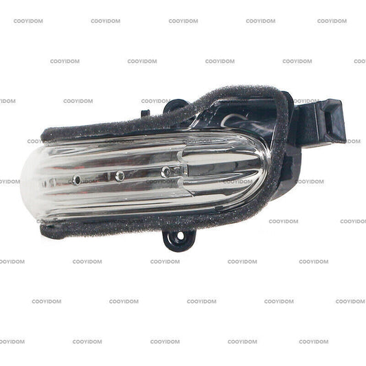 The right rearview mirror turn signal indicator is applicable to 2004-07 for Mercedes-Benz W203. Q
