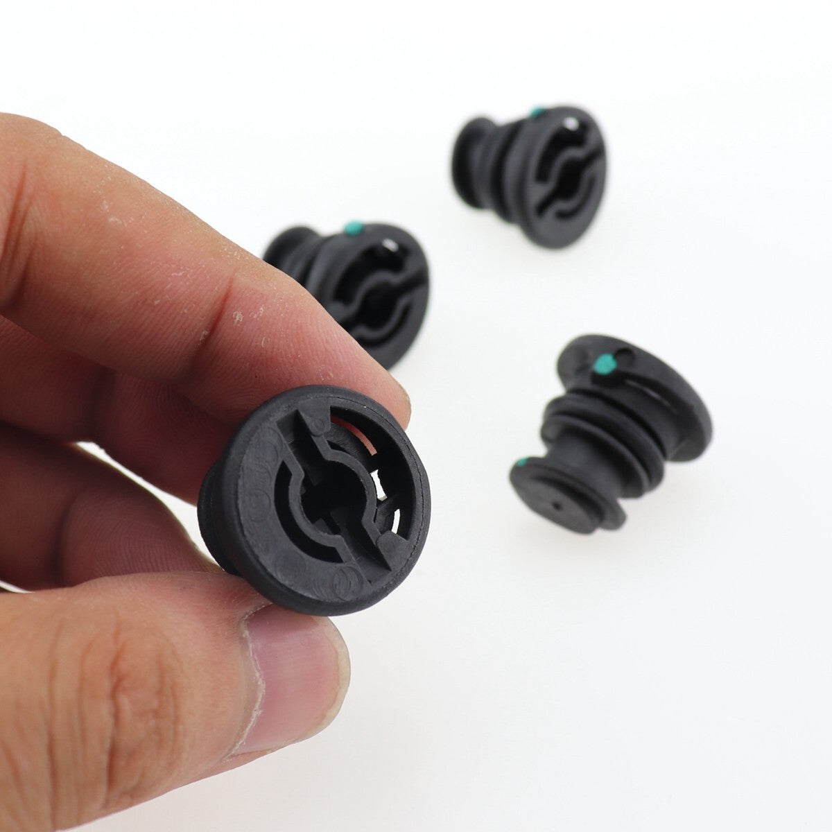4-pack of new plastic drain plugs for 2015-2018 for Volkswagen for Golf GTI (06L103801)