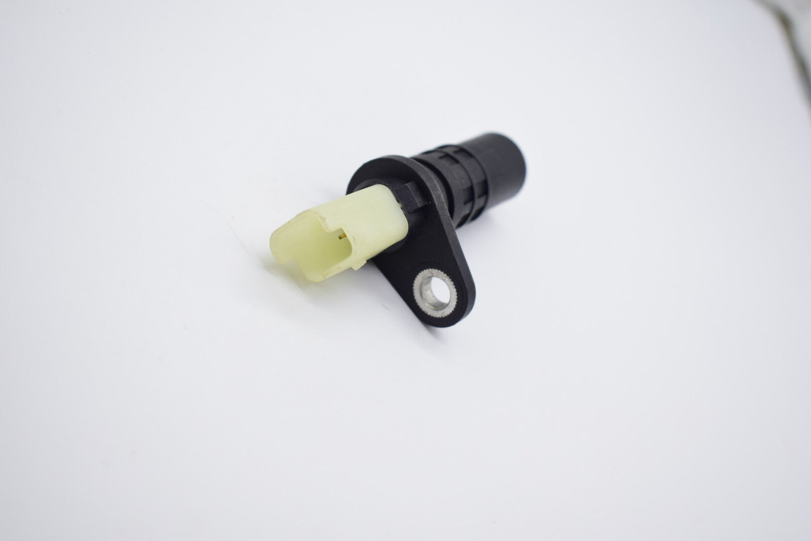 Crankshaft position sensor suitable for Opel 2.0L 2.3L 2005 2373100Q0D 93198161- n