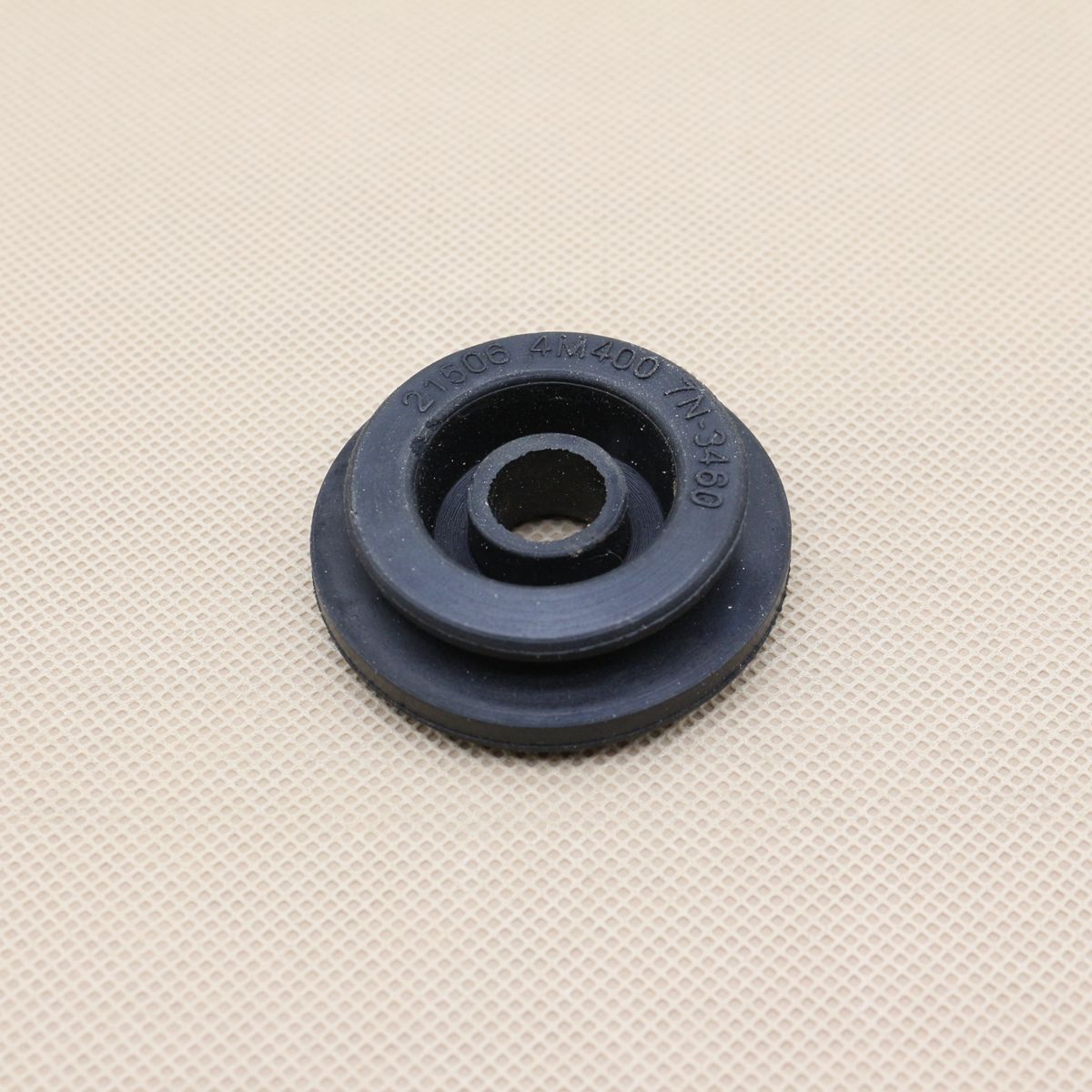 One piece of upper radiator mounting bushing rubber pad 21506-4M400 suitable for Nissan for Infiniti
