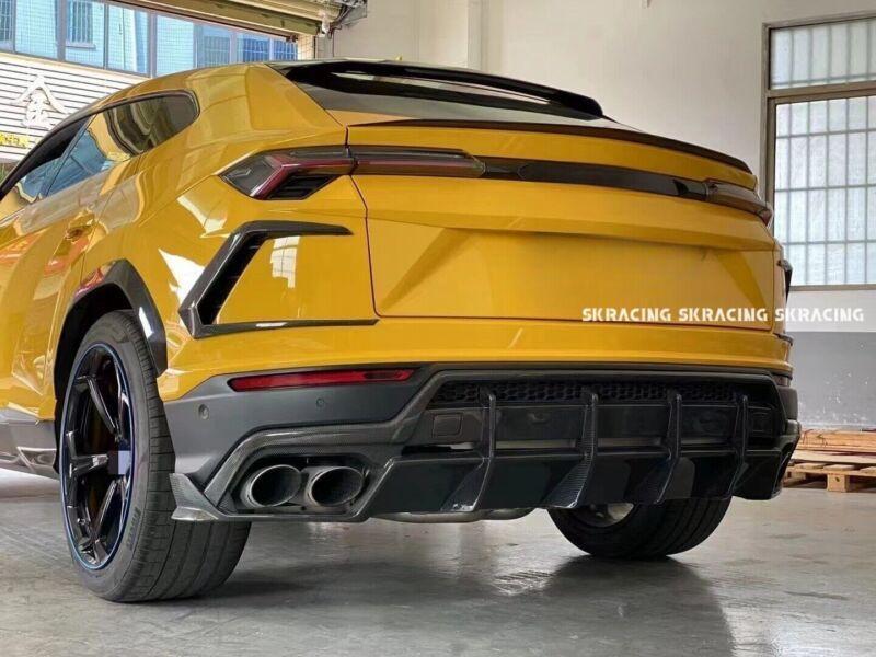 Carbon fiber rear lip spoiler body kit for Lamborghini Urus 2018 - 2022