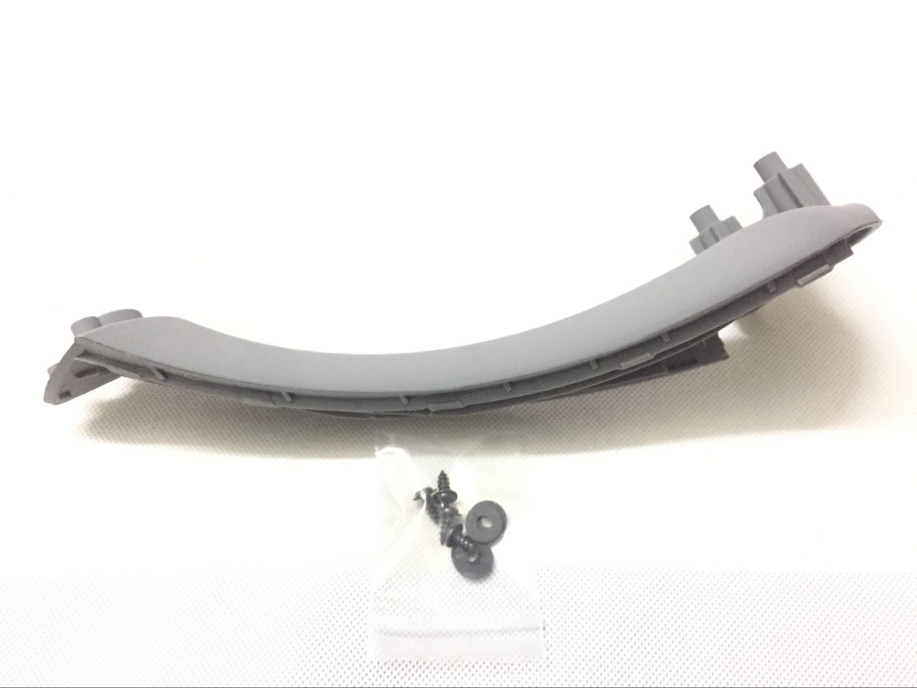 The gray inner door panel handle pull tab cover on the right side is suitable for E90 328i- n