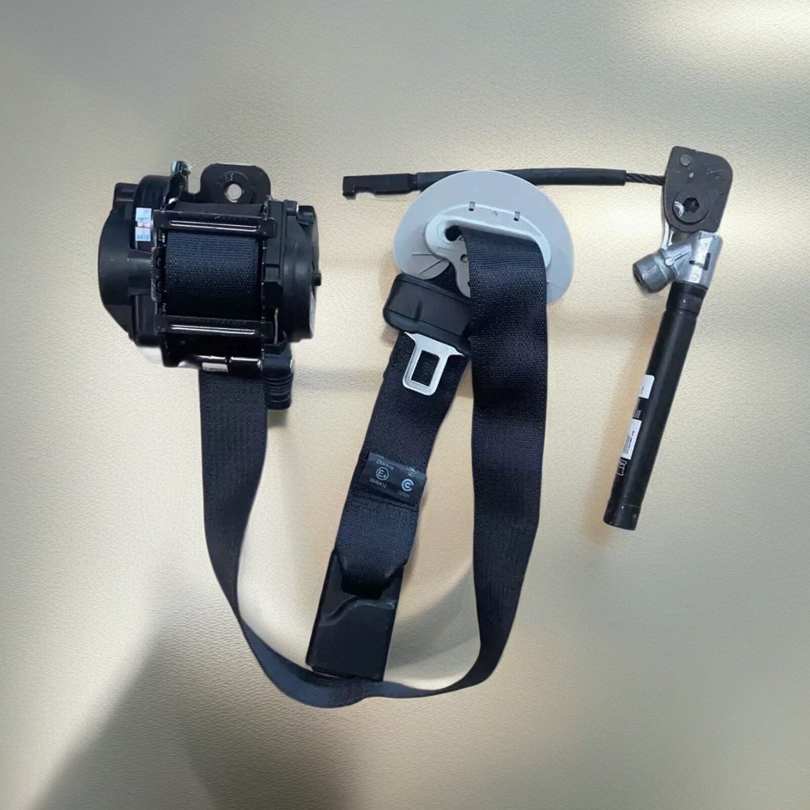 Front left seatbelt retractor and pretensioner replacement parts for 2021-2023 for Tesla for Model Y .