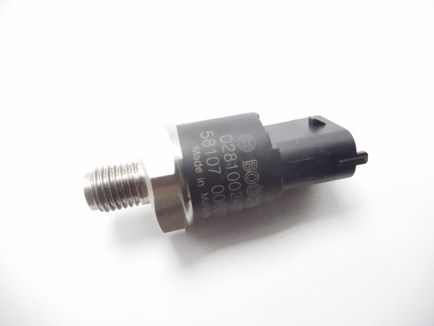 Fuel rail pressure sensor 0281002405 is suitable for Iveco Daily MK3 for RENAULT