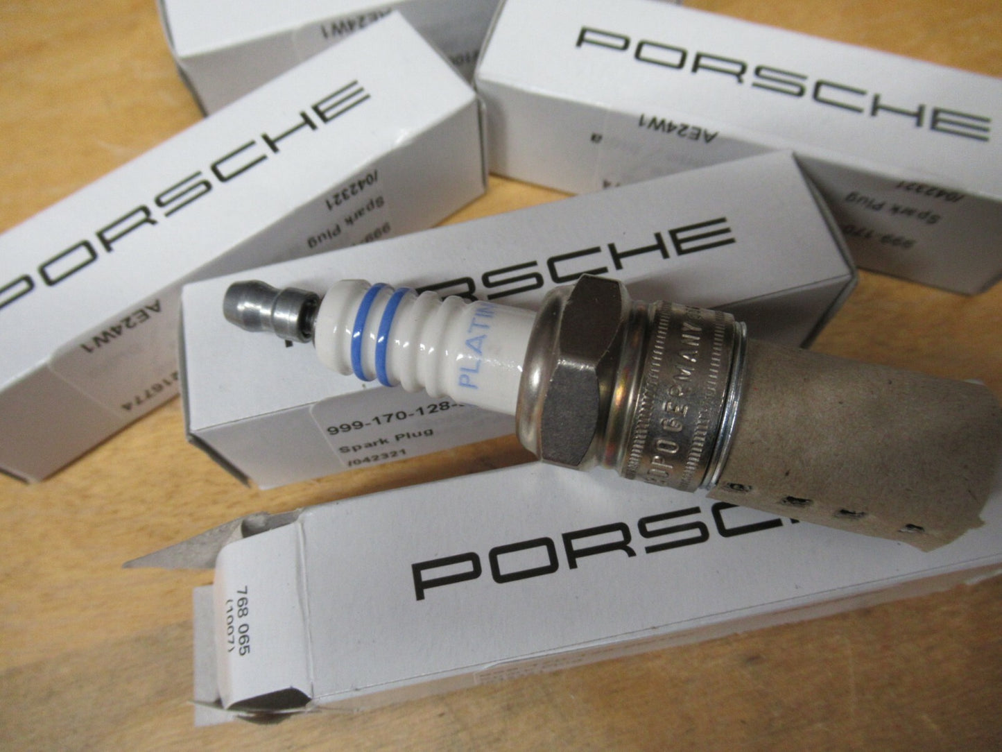 Brand new, hot-selling for Porsche for 911 Spark Plug W-3-DPO (6-piece set) Q