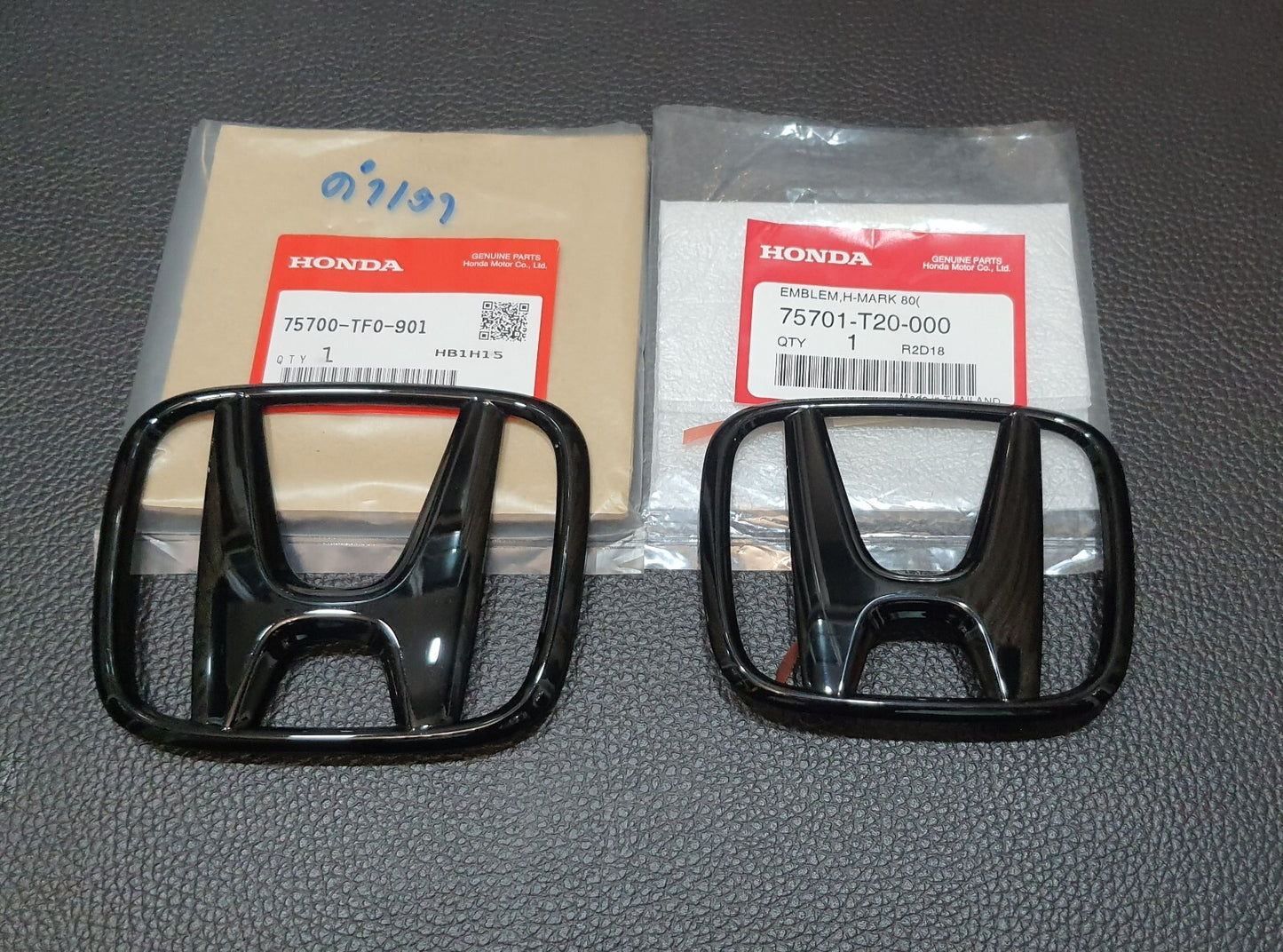 1 pair of H FE black glossy logo embroidered badges for rear for Honda for Civic FE 2021 - 2023
