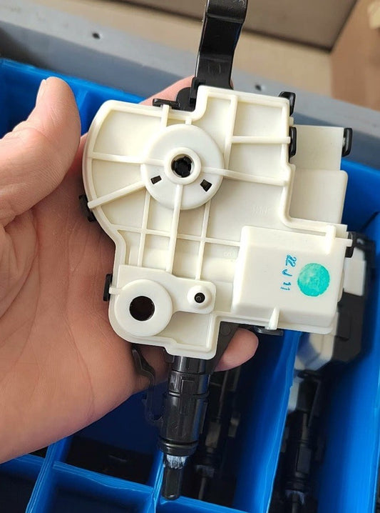 77030-48100 Fuel Lid Lock Assembly for 2020-2023 for Toyota Harrier Q