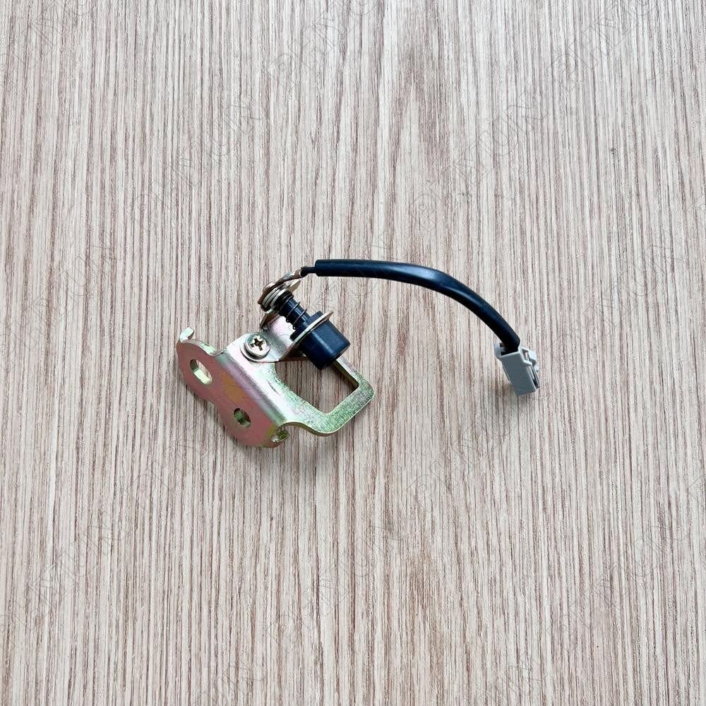 Trunk Latch Striker for Toyota for Avalon for Camry for Corolla Part 64620-06010 64621-12070 Q