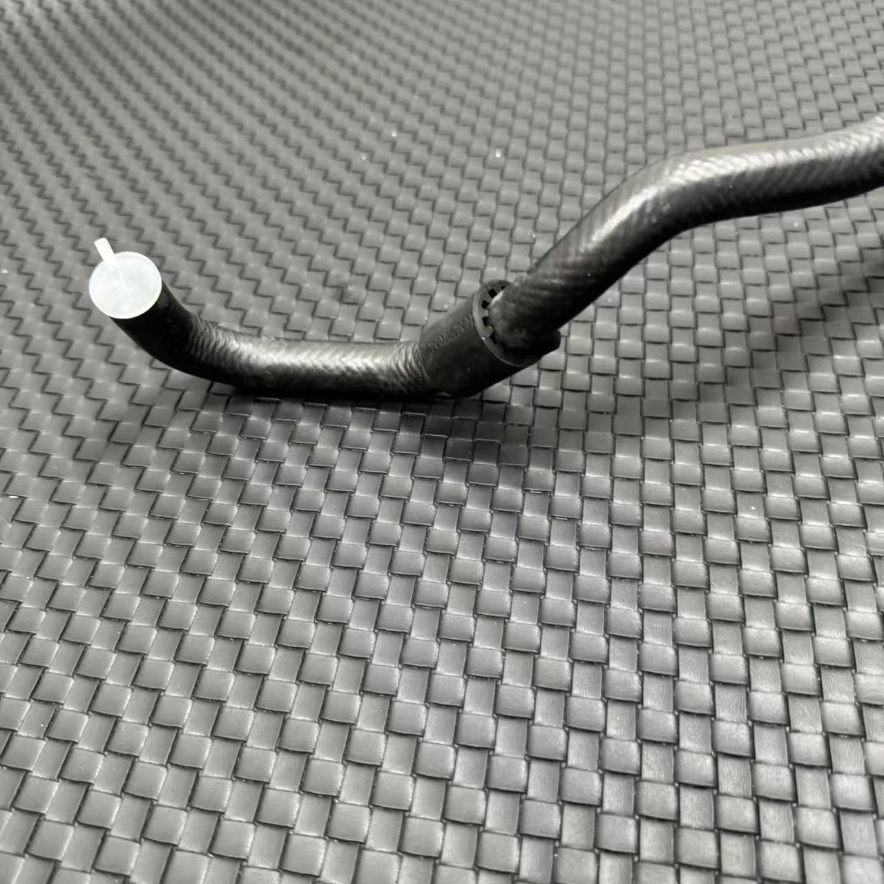 7L8422891B Lower Power Steering Return Hose for Audi Q7 4L Q
