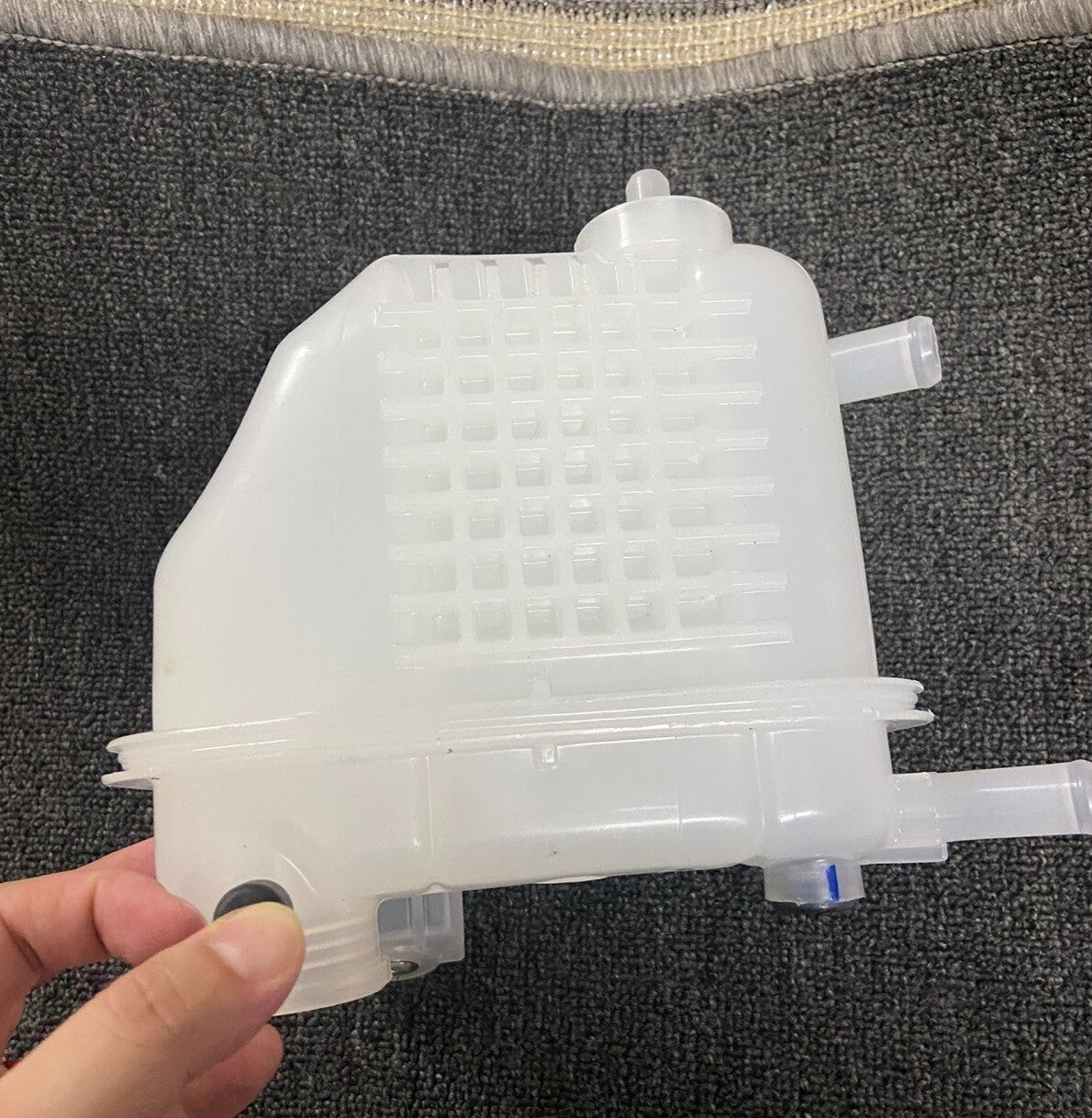 Engine Coolant Reservoir 164A2-37012 for 2018-2022 for Toyota C-HR Q