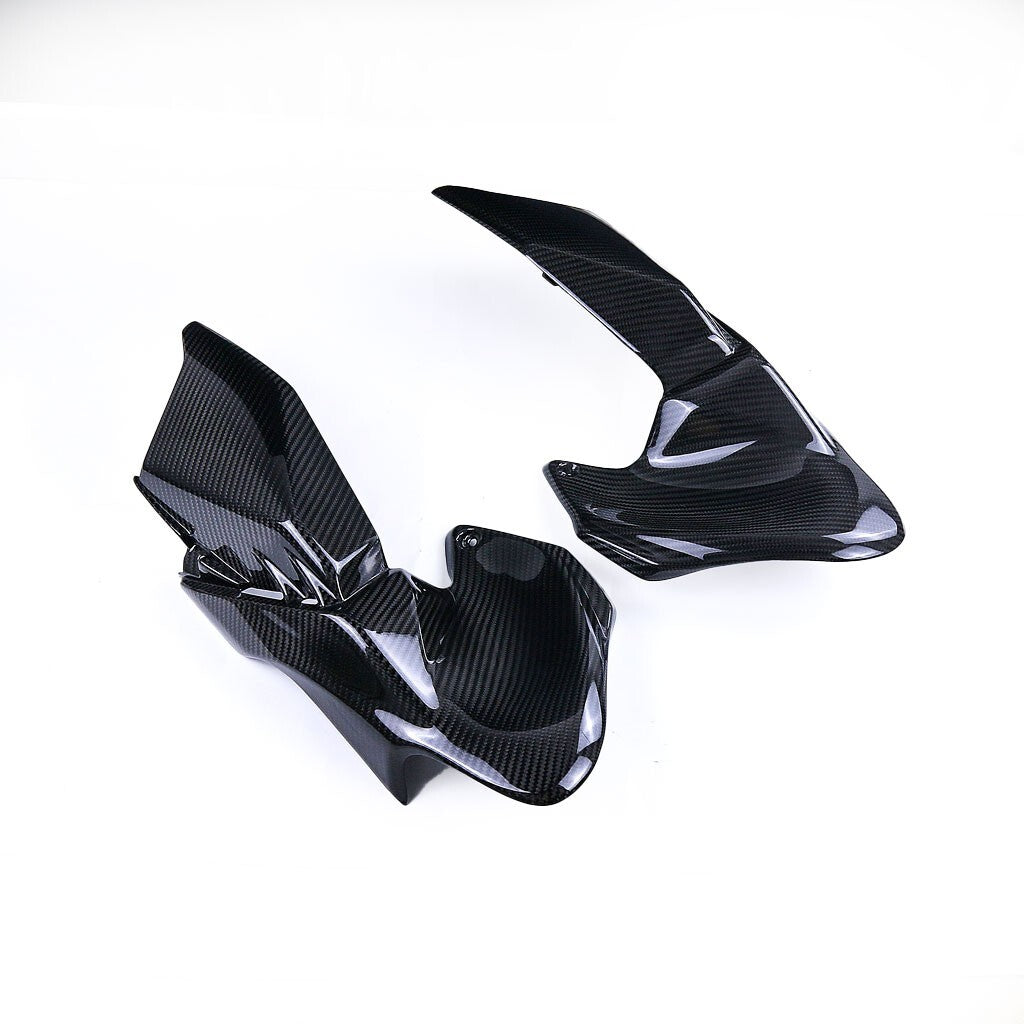 2020-2024 carbon fiber fairing for the front side panel of the for Kawasaki Z900 tank.