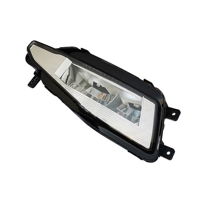 The left front bumper fog light is applicable to 2020 and 2021 for Volkswagen for Passat B8L B8.5