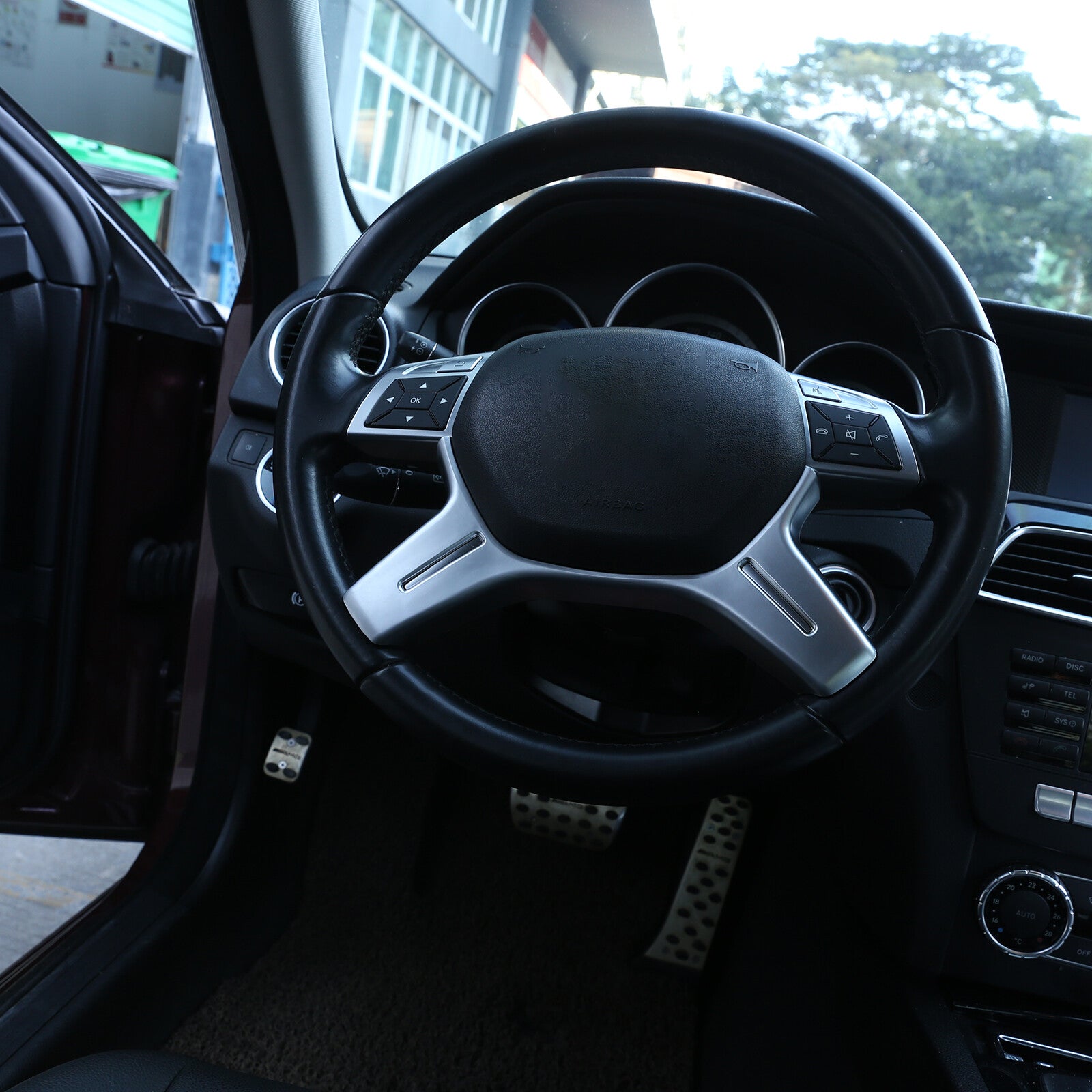 Chrome alloy steering wheel bezel trim suitable for G-Class 2013-2018. Protective cover trim 1X- n