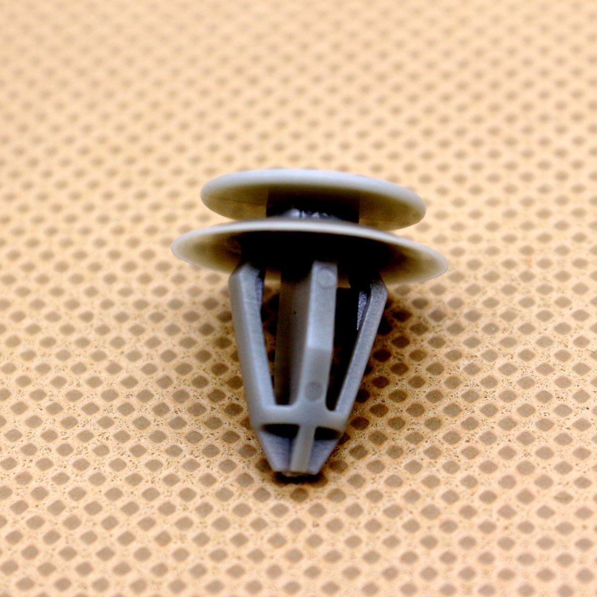 Suitable for Toyota Land Crusier Rocker Mounting Clips. Quantity: 10. Yellow Nylon 90467-12075 Q