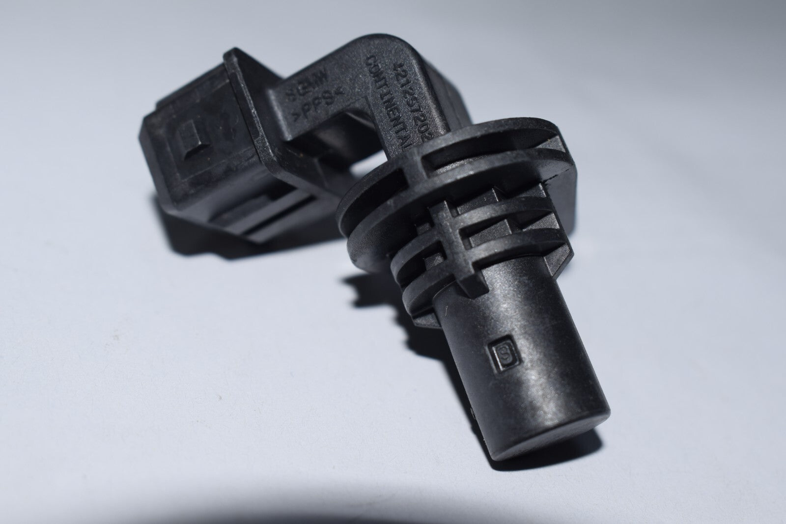 The new crankshaft position sensor is suitable for WULING 421257202- n