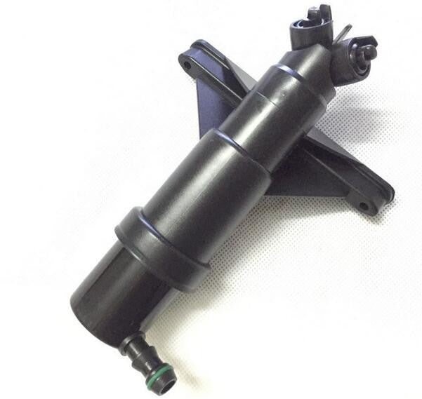 The brand-new left-side headlight washing machine nozzle cylinder is suitable for E60 E61 525i 530i - n