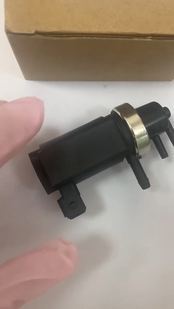 Turbocharger solenoid valves 14956-EB70B and 14956-EB30A are suitable for Nissan Pathfinders.