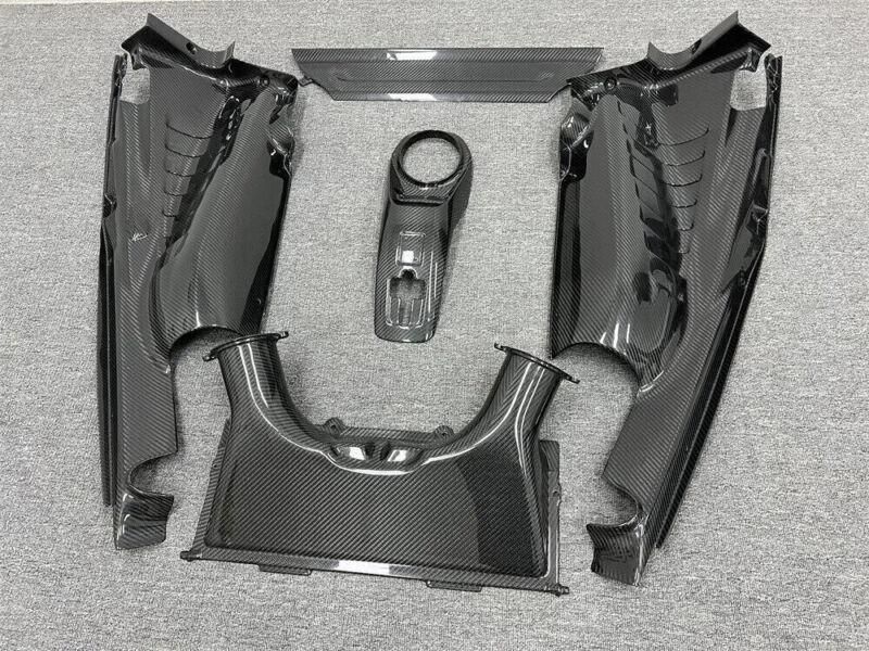 Dry carbon fiber is suitable for the interior engine cover panel of for Ferrari for 488 F8 SPIDR.