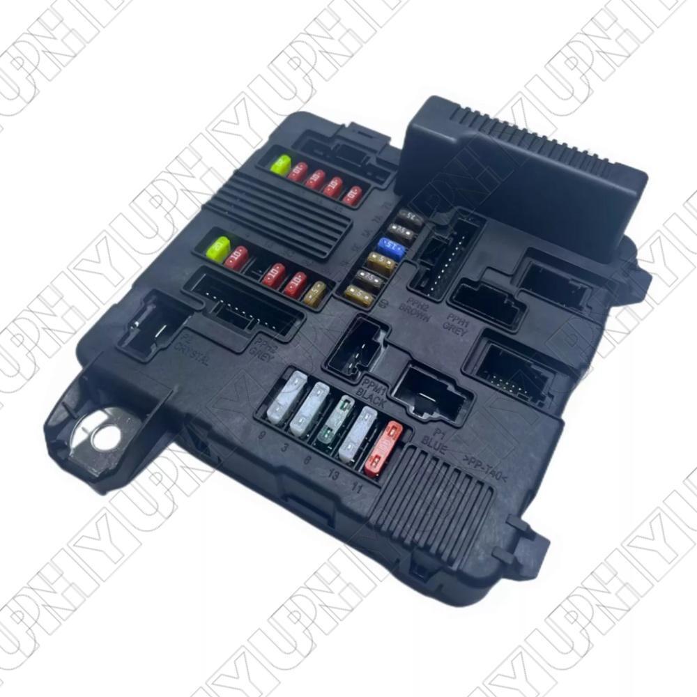 New Fuse Box Module Fits for Renault Megane II Scenic II 8200306033, 8200306032 Q