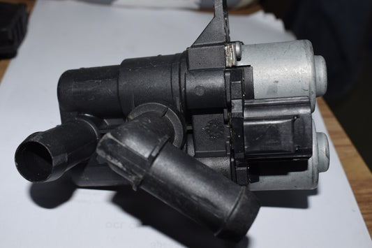 Equipment Manufacturer ( ) Coolant Heater Control Valve 1147412142 for Jaguar S Model 3.0 V6 2005- n