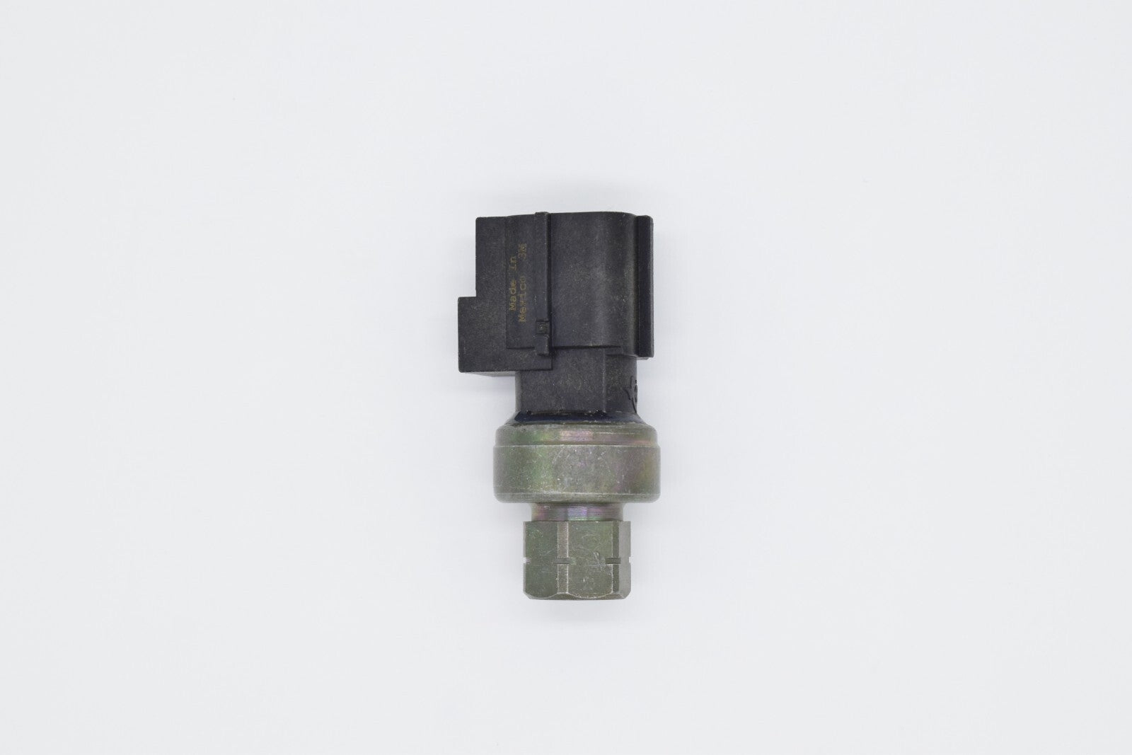 Air conditioning pressure sensor 05072384AA is suitable for Chrysler and for Dodge vehicles. n