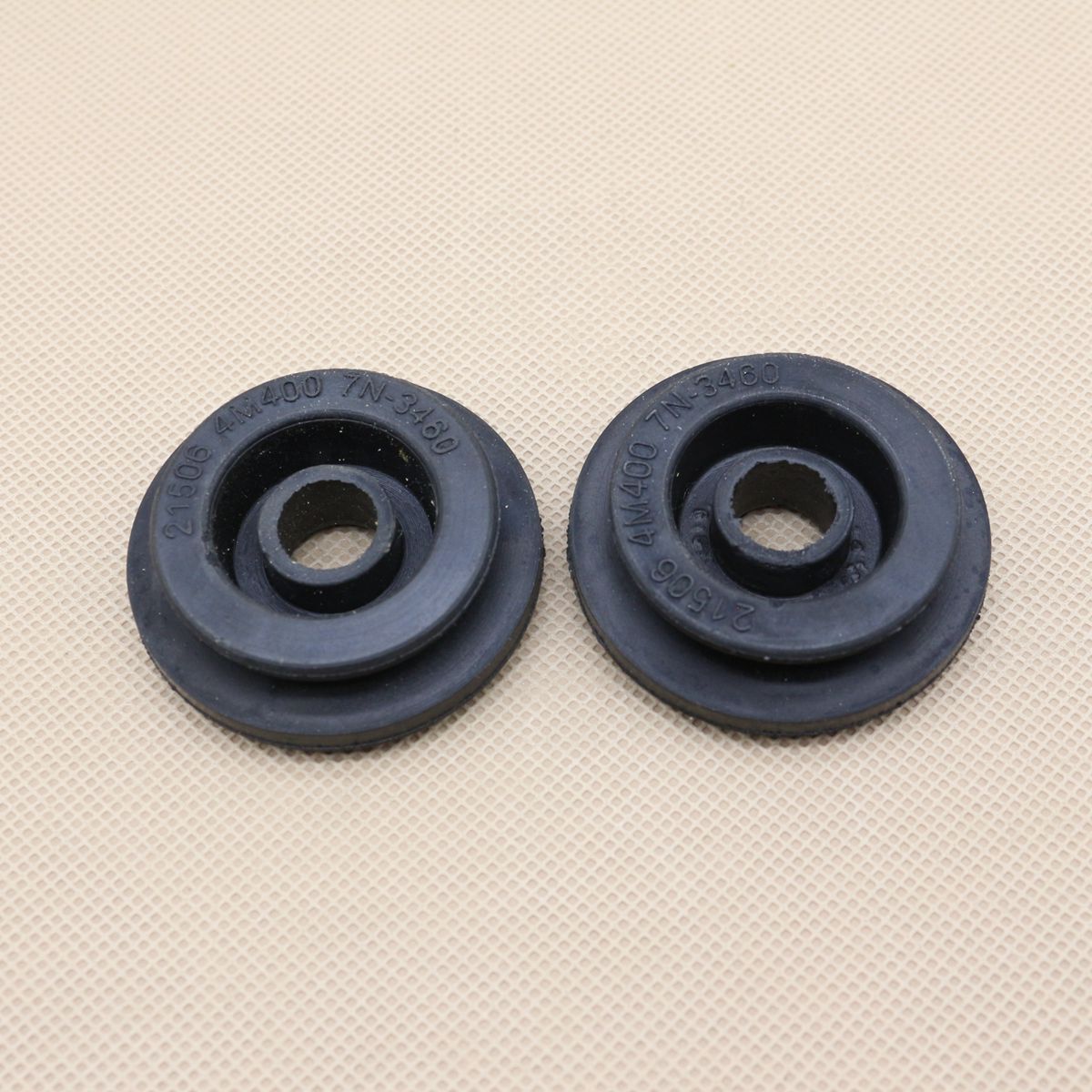 Two engine radiator mounting bushings for Nissan 21506-4M400