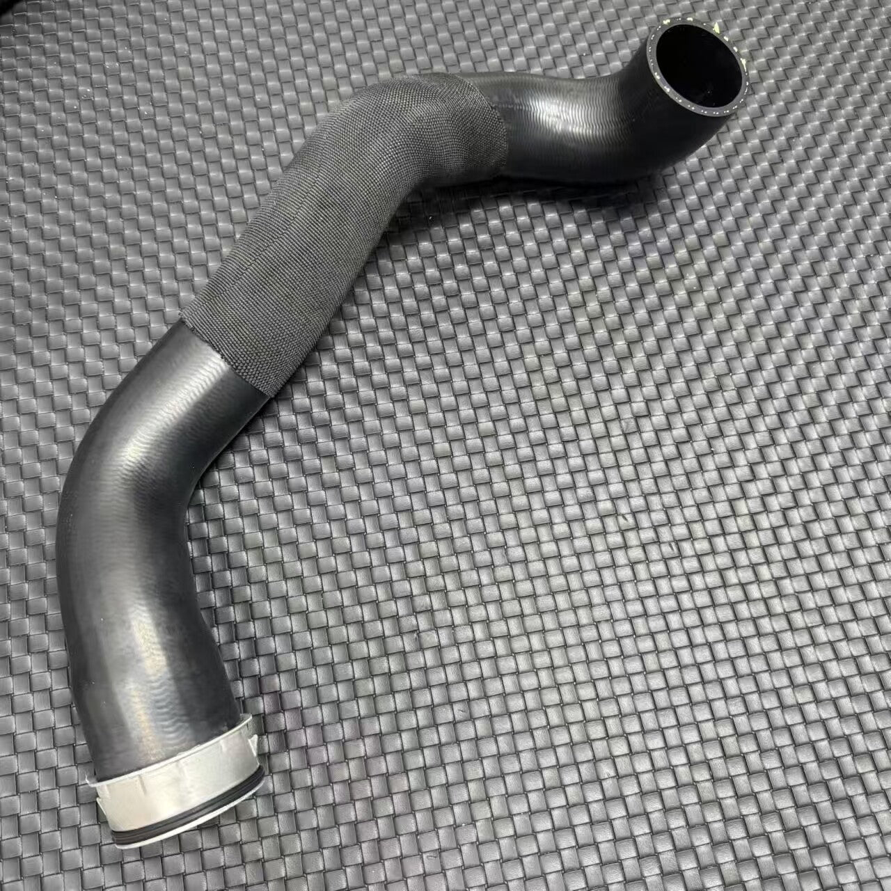 7P0145738B Charger Intake Hose for PORSCHE for Cayenne 92A 2010-18