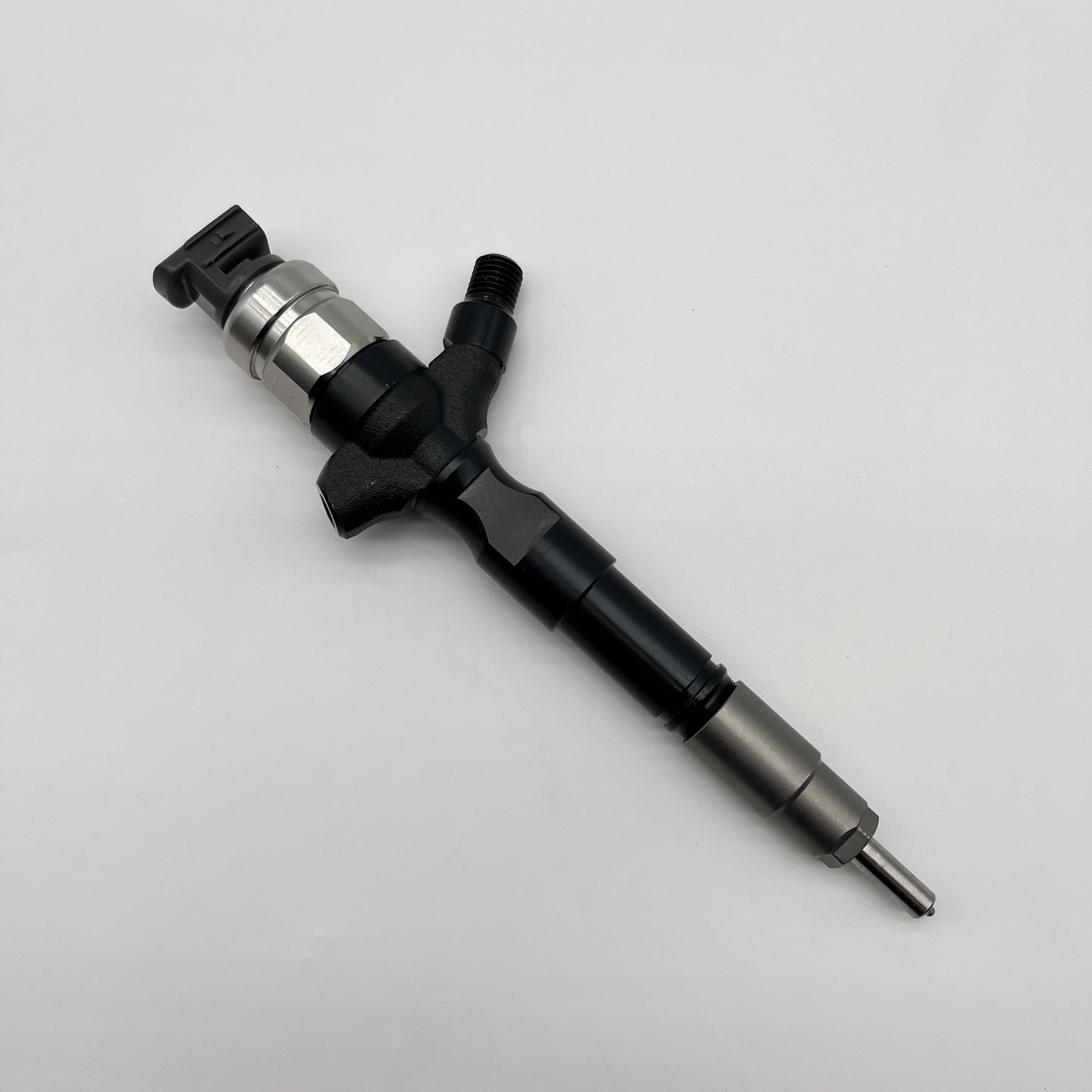 Diesel Fuel Injector 095000-5890 23670-39135 for Toyota 1KD for Toyota for Land Cruiser