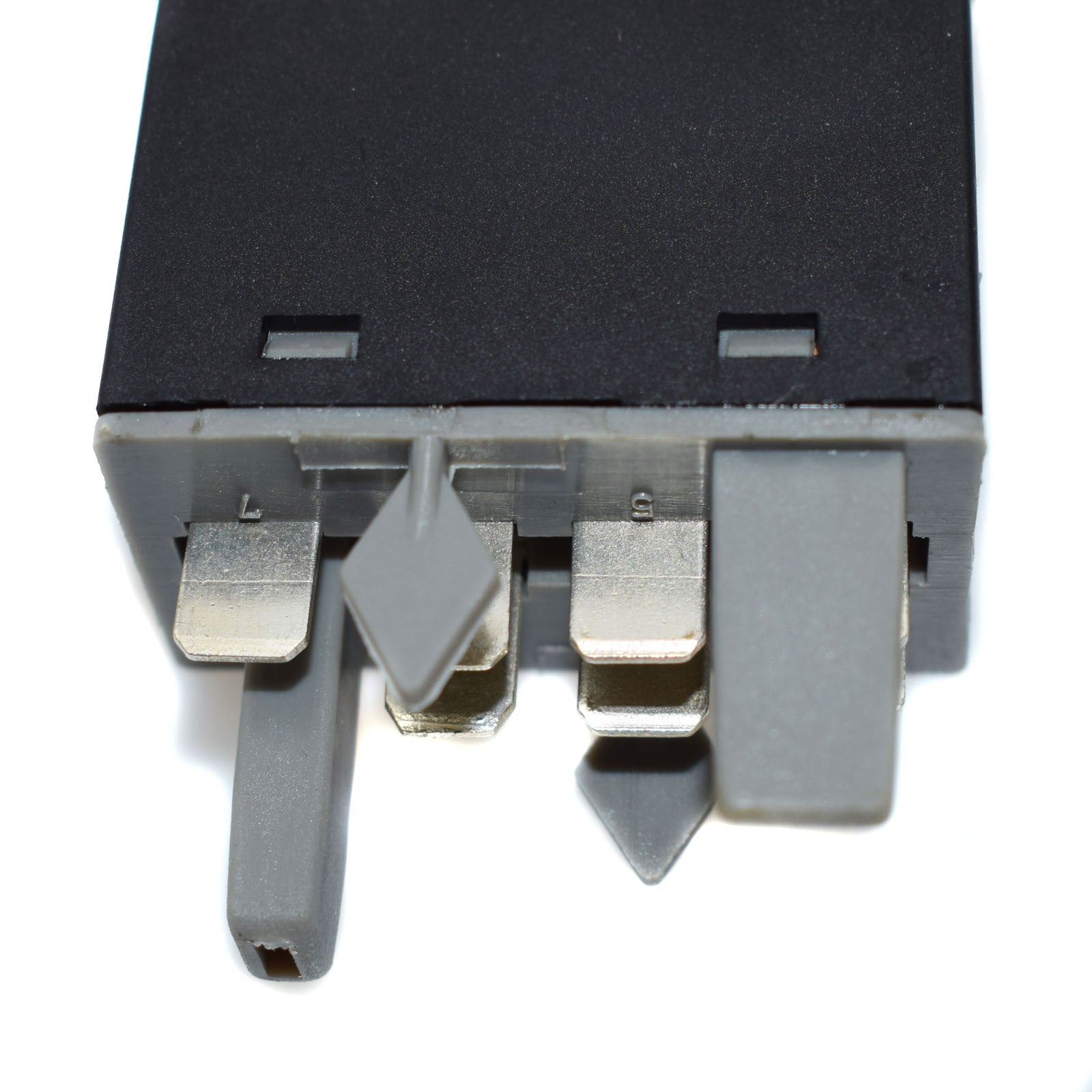 The new warning hazard flasher switch is compatible with 98-05 for Passat 3B0953235D, 3B0953235D01C- n
