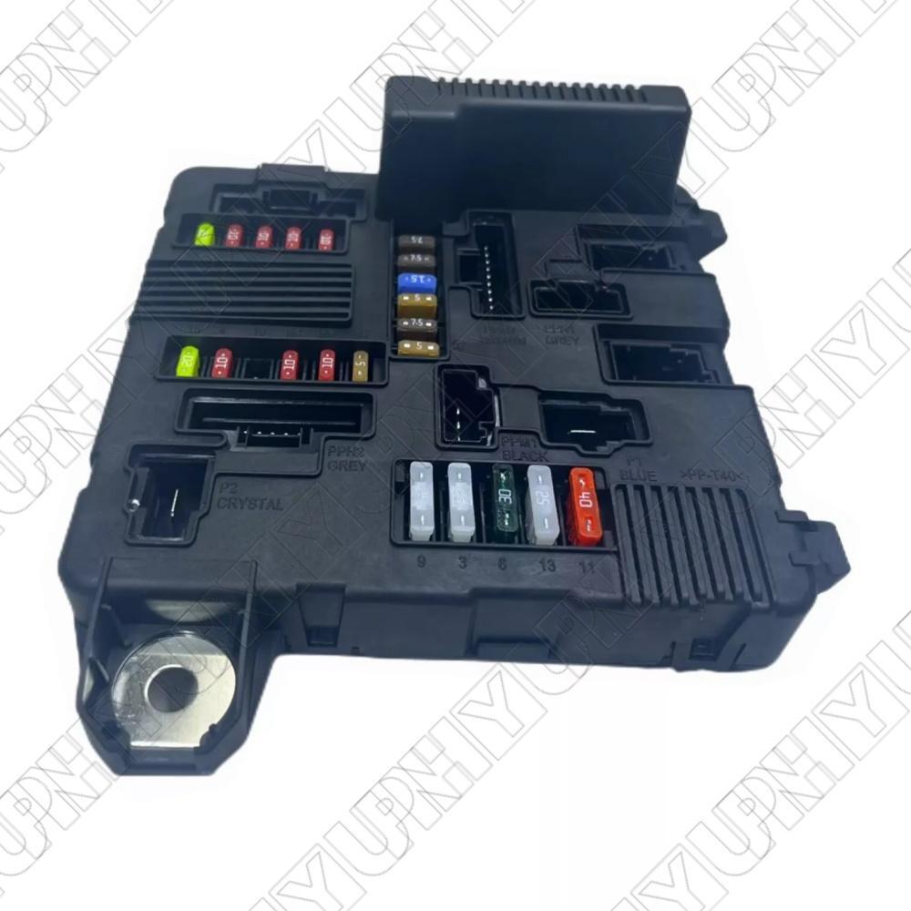 New Fuse Box Module Fits for Renault Megane II Scenic II 8200306033, 8200306032 Q