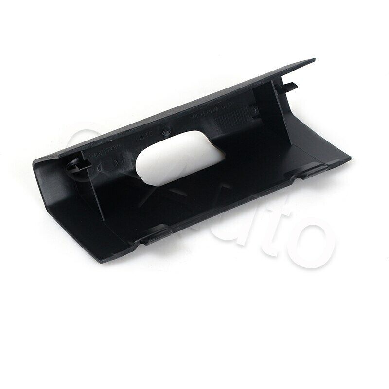 The front bumper tow hook cover is suitable for Range Rover L322 models from 2006 to 2009. Q