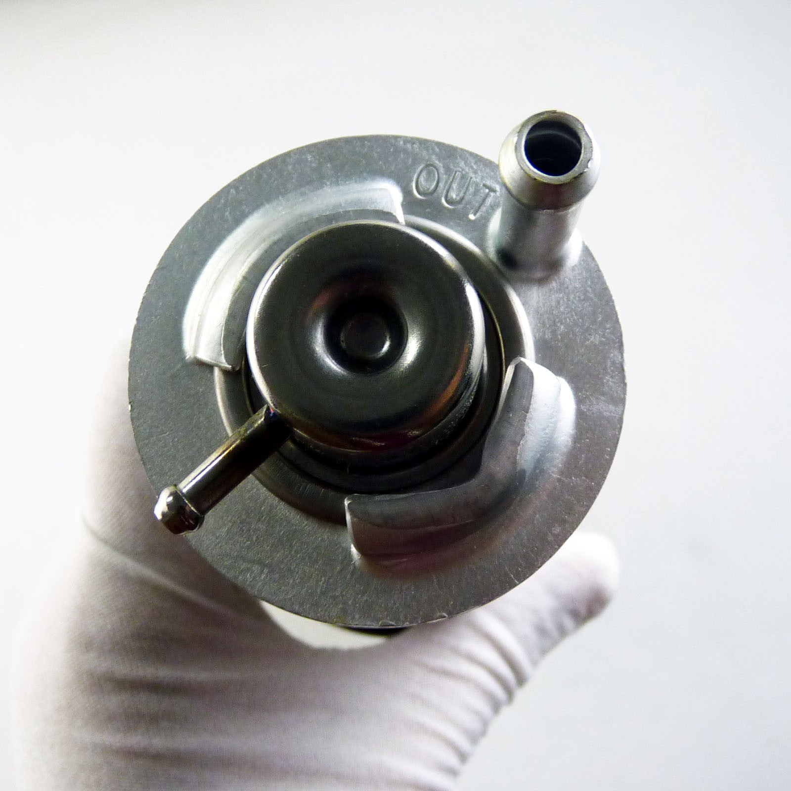 New fuel filter with regulator for E65 E66 745Li 745i 750Li 750i 16126750475- v