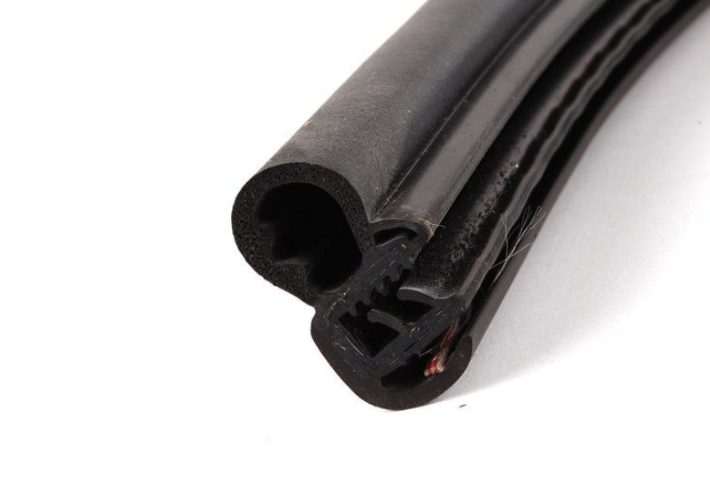 One front left or right body rubber sealing strip suitable for E90 320i 325i- n
