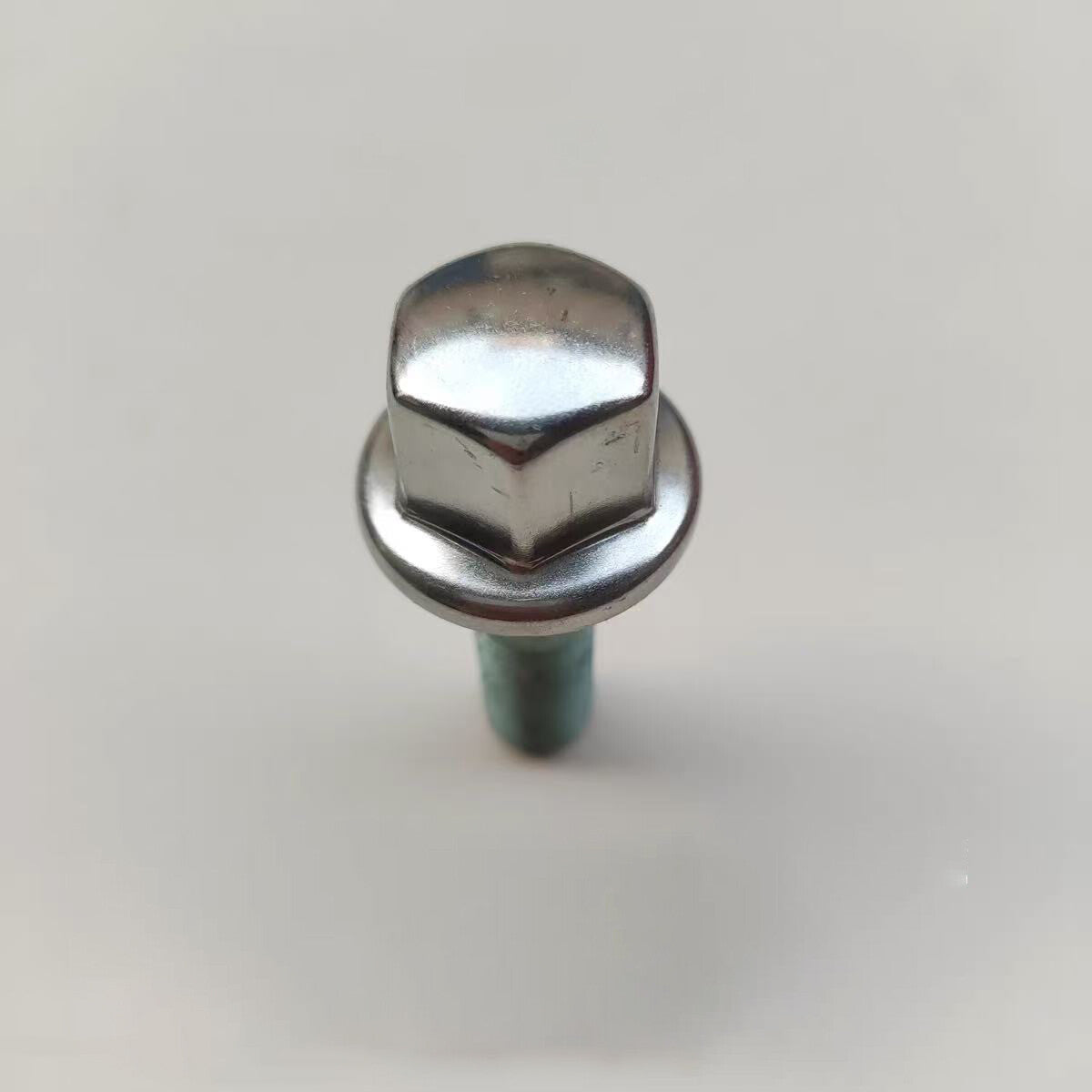 Suitable for Jeep Cherokee tire bolts and nuts - n
