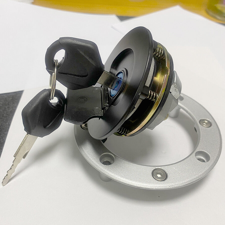 Fuel Gas Cap Lock with 2 Keys for Suzuki 2002-2012 DL1000/GSX400 1994-2012 Q