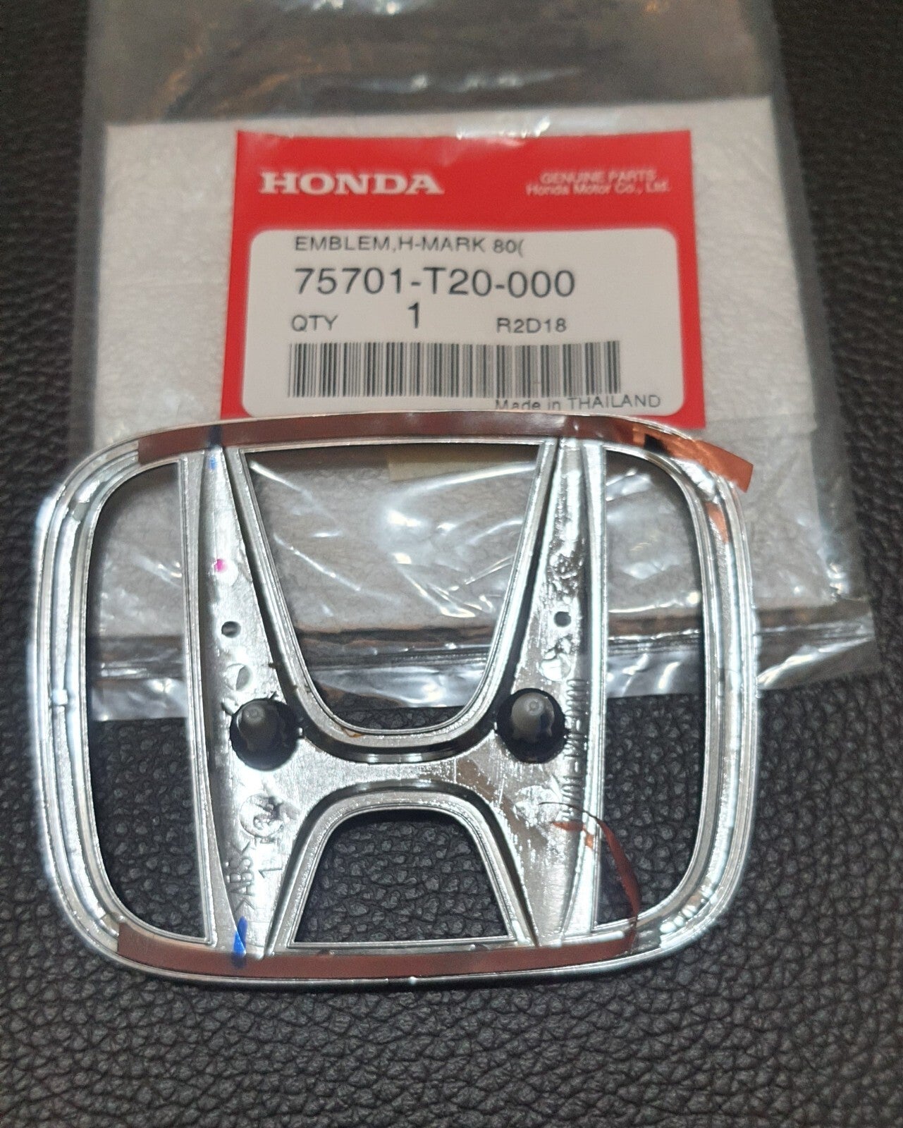 1 pair of H FE black glossy logo embroidered badges for rear for Honda for Civic FE 2021 - 2023