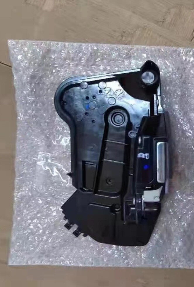 for Toyota Left Front Door Lock 69040-02440 for Camry /Highlander/ for Corolla / for Sienna /Lexu