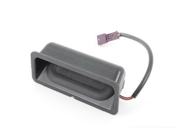 The trunk lid lock button switch is suitable for E39, E60, 520i, 525i, 528i, 530i, 535i, and 540i models. n