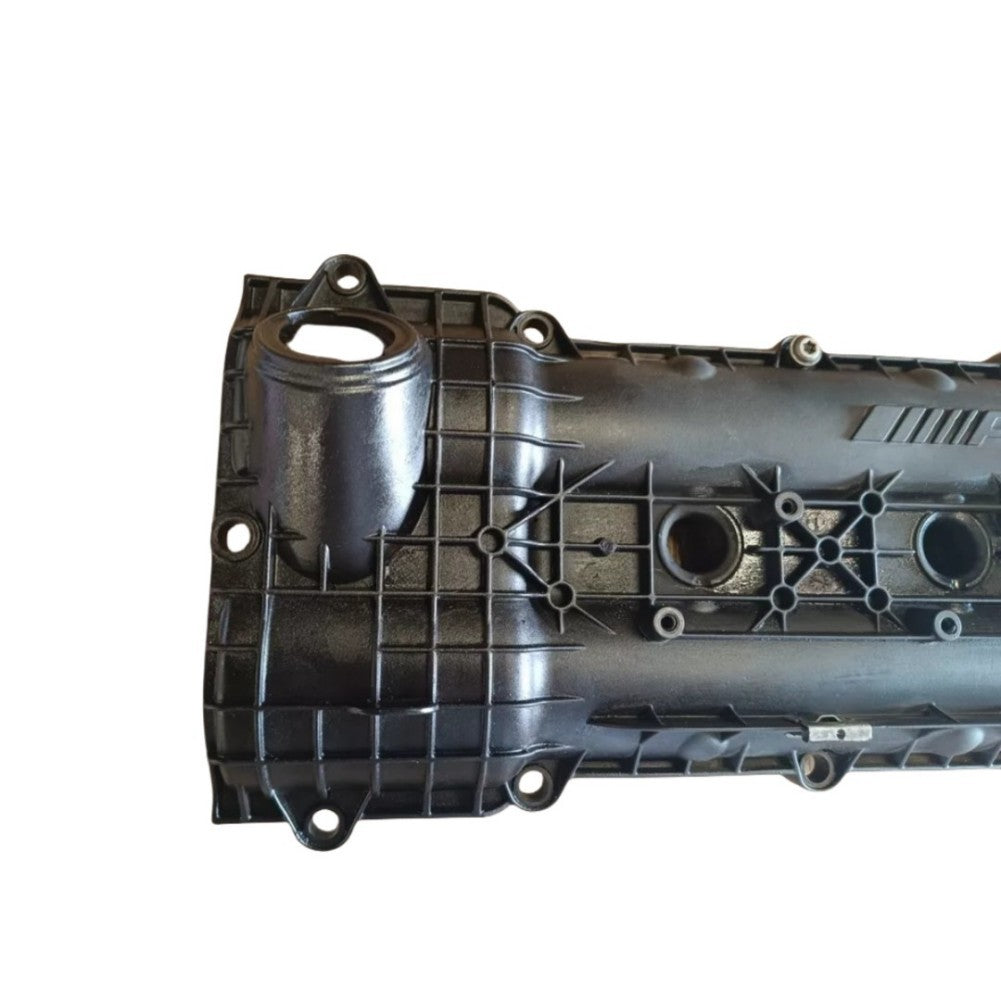 Engine cylinder head valve cover suitable for Mercedes W204 C63 ML63 03-06 Q