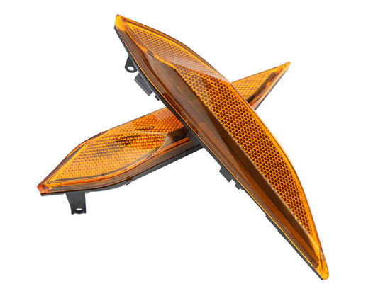One pair of front L+R side marker lights and turn signals are suitable for Cayenne 92A 3.6L- n