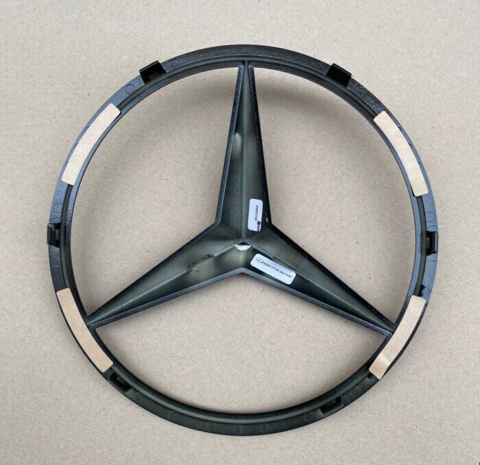 for Mercedes-Benz W463A G-Class G550 G63, front grille with star-like sheen, new in black.