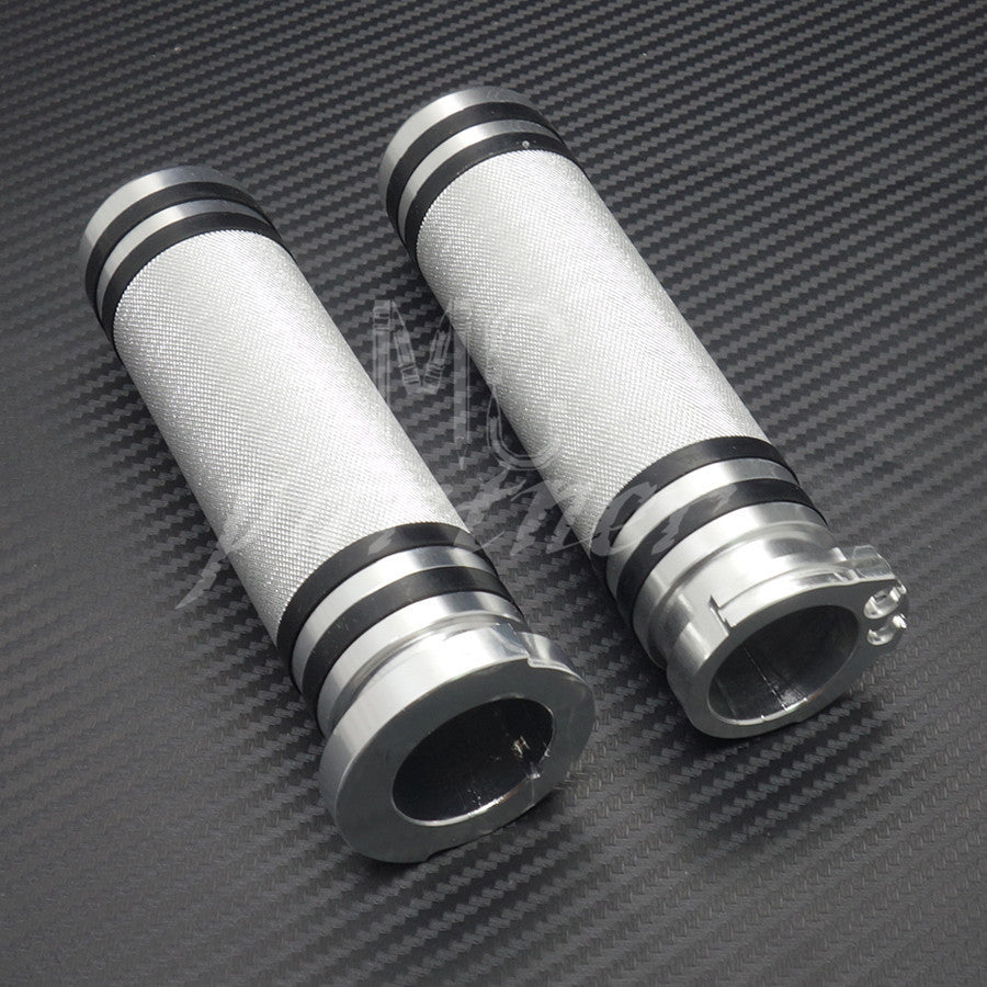 1 Silver CNC Knurled Handlebar Hand Grips for Harley Touring Softail XL883 1200 Q