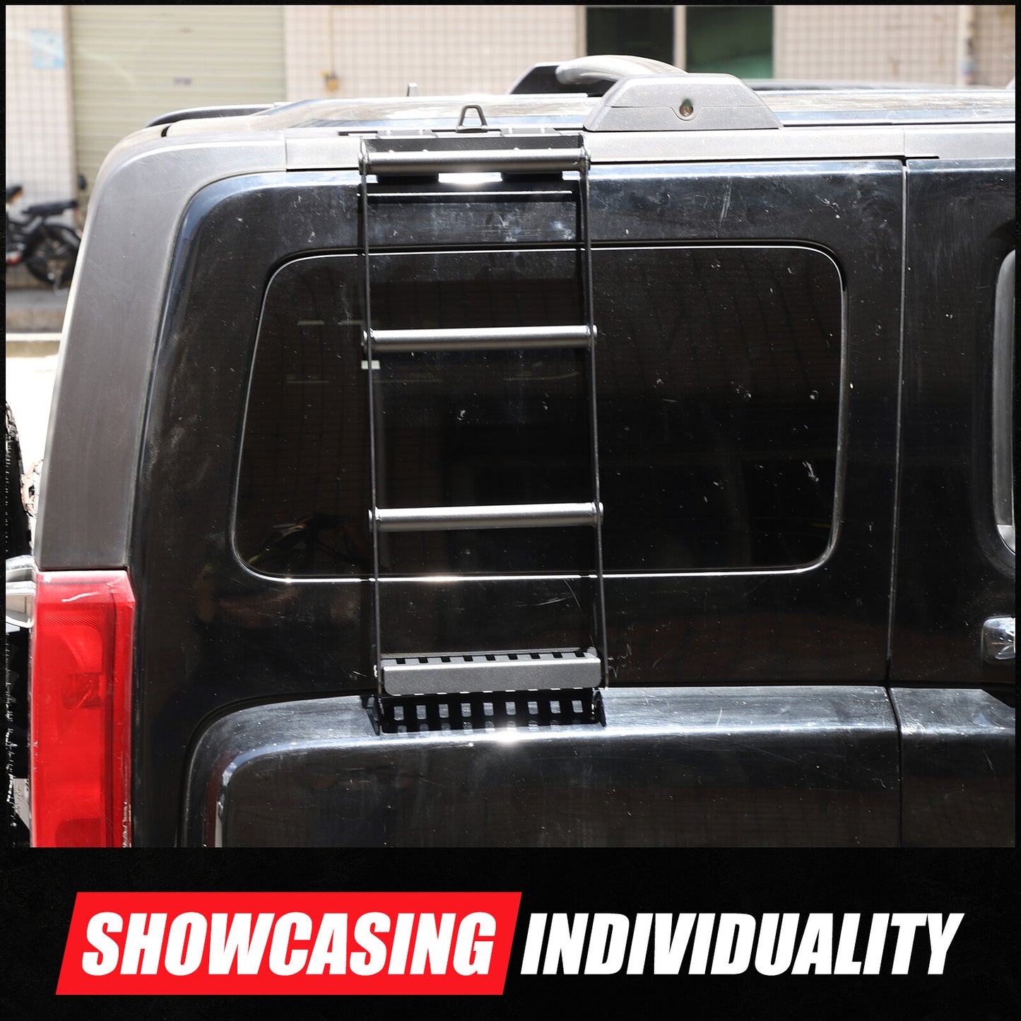 Extended rear window climbing ladder and climbing protection for Hummer H3 2005 - 09