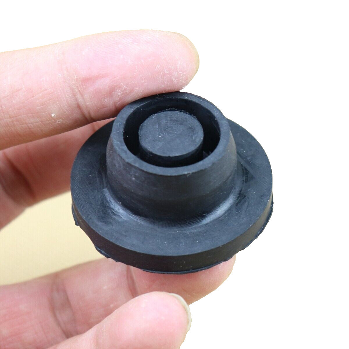 Radiator Assy Upper Insulated Radiator Mounting Bushing (1 piece) for Toyota 1652320020