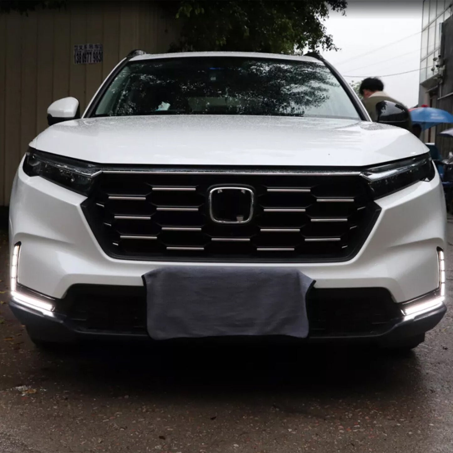 Suitable for Honda CR-V (2023-2025) 2-piece LED fog light, daytime running light, and turn signal.